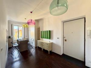 Classic Milanese Home with Balcony & City Views