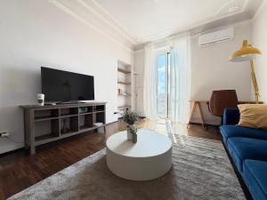Classic Milanese Home with Balcony & City Views