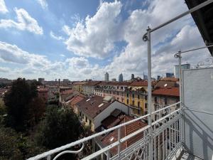 Classic Milanese Home with Balcony & City Views