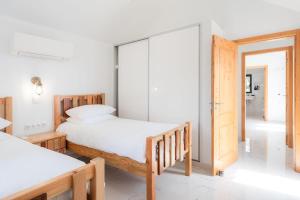 BLUE OCEAN COTTAGE with private heated Pool