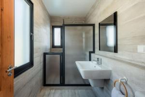 BLUE SEA TOWER LUXURY VILLA with private heated Pool