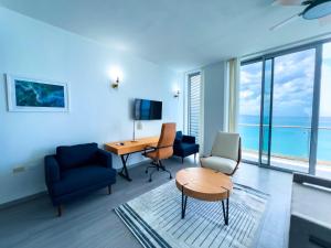 Blue Ocean -A Sky Harbour Oceanfront Twin Suite