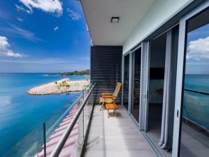 Blue Ocean -A Sky Harbour Oceanfront Twin Suite