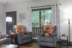 Grant & Garretts Mountain Hideaway