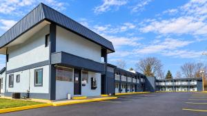 Richmond Inn & Suites Near Dayton I-70