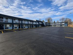 Richmond Inn & Suites Near Dayton I-70