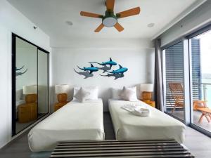 Blue Fins - A Sky Harbour Oceanfront Twin Suite