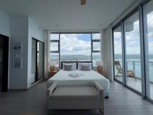 The Twilight - A Sky Harbour Superior King Suite