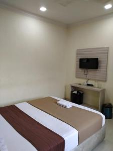 Couple Friendly Rooms & Villas Near OMR