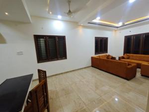Couple Friendly Rooms & Villas Near OMR