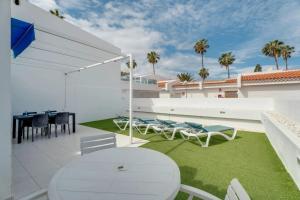 Heaven in Costa Adeje! Large terrace, Pool, HS-internet