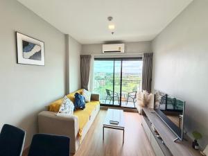 Astra Sky River, 150-meter infinity pool, 2-bedroom apartment with stunning views on the 15th floor