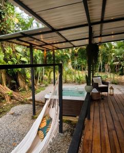 Coco Bus-Jacuzzi & Jungle, Cahuita