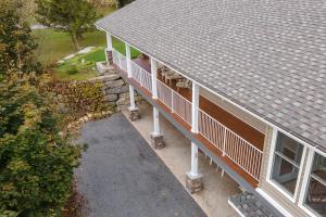 Cozy Retreat On The Eastside Estate sleeps 4