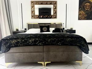 VERSACE OLD TOWN JACUZZI APARTMENT Deluxe