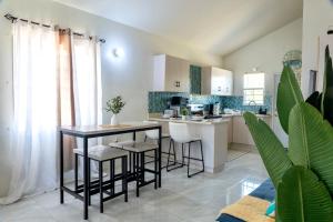 KVcozyescape ll Tropical Retreat