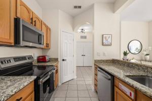 Windsor Hills 3BR Condo 5 Min to Disney