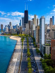 2BR,1BA Apt with Modern Amenities Rogers Park and Free Parking