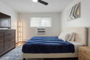 2BR,1BA Apt with Modern Amenities Rogers Park and Free Parking