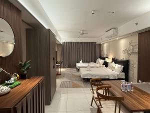 Cozy Penthouse Modern Apt Next to City of Dreams, Manila Airport, MOA