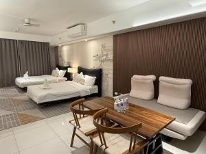 Cozy Penthouse Modern Apt Next to City of Dreams, Manila Airport, MOA