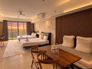 Cozy Penthouse Modern Apt Next to City of Dreams, Manila Airport, MOA