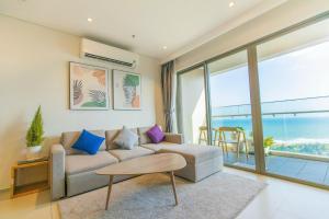 The Sóng Vũng Tàu Apartment - Infinity Pool, Sea View & Near Beach By Pt