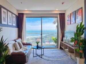 The Sóng Vũng Tàu Apartment - Infinity Pool, Sea View & Near Beach By Pt