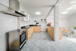 Jasmine Villa - Suite & Balcony- BTS Thonglor