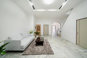 Jasmine Villa - Suite & Balcony- BTS Thonglor