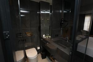 Derik Housetroya Hotel