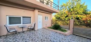 lake agia apartments
