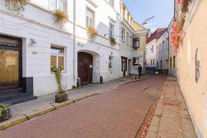 Artistic 2BR in the Heart of Old Town