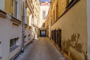 Artistic 2BR in the Heart of Old Town