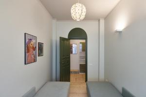 Artistic 2BR in the Heart of Old Town