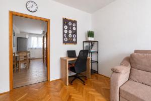 Comfort 14 - Quiet City Apartment with Free Parking