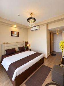 Cozy studio near Pari Chowk & Expo mart