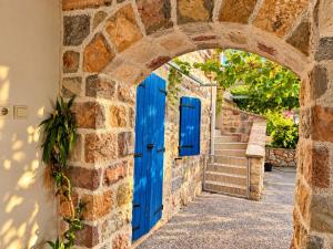 OLD HOUSE M