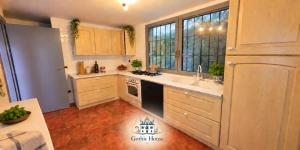 Villa Gotica sul lago - Gothic Villa by the Lake