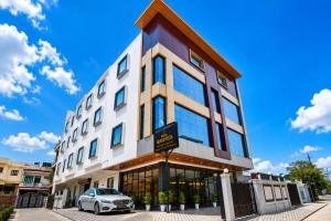 Hotel Grand Vista Near Ramgarh Tal and Tara Mandal