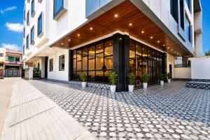 Hotel Grand Vista Near Ramgarh Tal and Tara Mandal