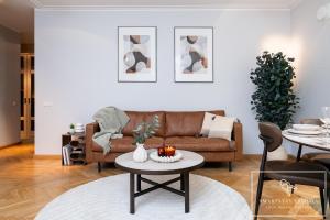 Luxury 2BR with Sauna, Work Station, City Center