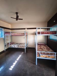 Knowwhere Backpackers Hostel
