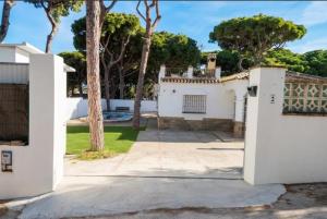 3 Bedrooms Villa,Pool, Spacious Garden & Parking ONLY FAMILIES - SÓLO FAMILIAS