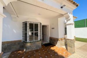 3 Bedrooms Villa,Pool, Spacious Garden & Parking ONLY FAMILIES - SÓLO FAMILIAS