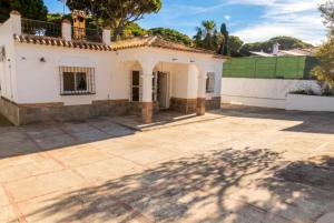 3 Bedrooms Villa,Pool, Spacious Garden & Parking ONLY FAMILIES - SÓLO FAMILIAS