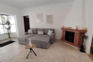 3 Bedrooms Villa,Pool, Spacious Garden & Parking ONLY FAMILIES - SÓLO FAMILIAS