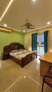 spacious 2BR 2 bath, parking, AC, OMR main rd