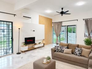Air Putih 4R3B Homestay Double storey corner Lot