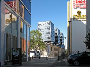 Modern 2BR in Rotermanni, EV parking garage, 5 guests